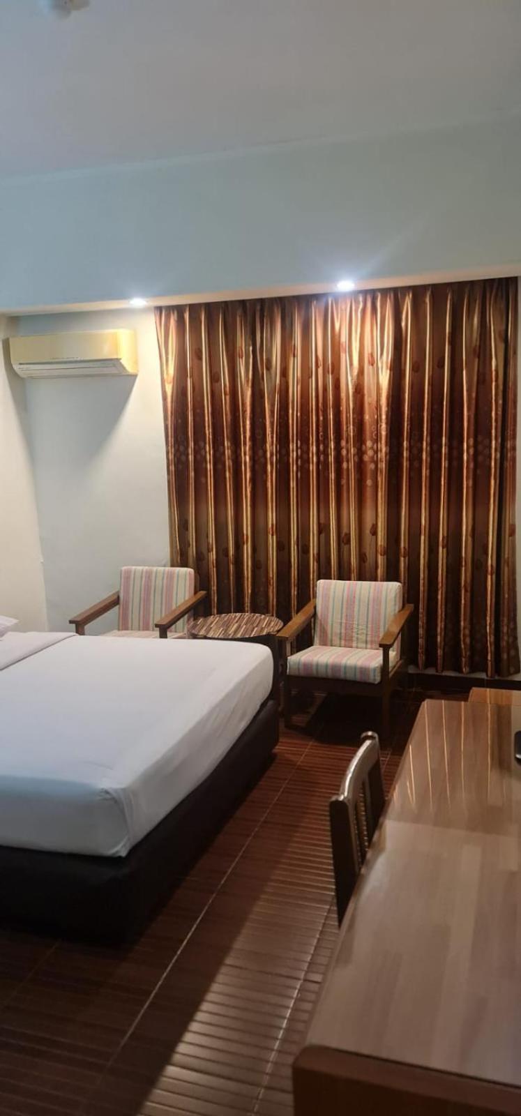 Paradise Hotel タンジュン・ピナン エクステリア 写真