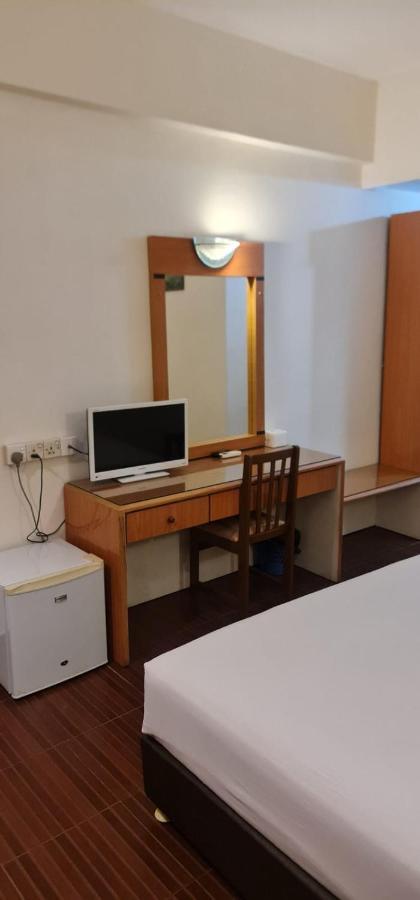 Paradise Hotel タンジュン・ピナン エクステリア 写真