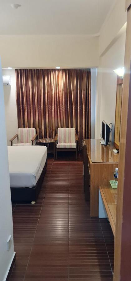 Paradise Hotel タンジュン・ピナン エクステリア 写真