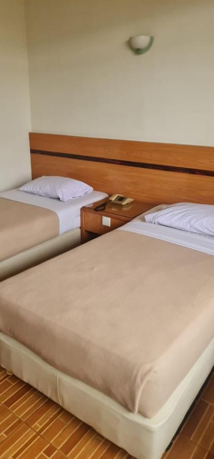 Paradise Hotel タンジュン・ピナン エクステリア 写真