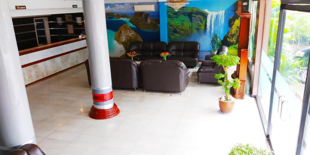 Paradise Hotel タンジュン・ピナン エクステリア 写真