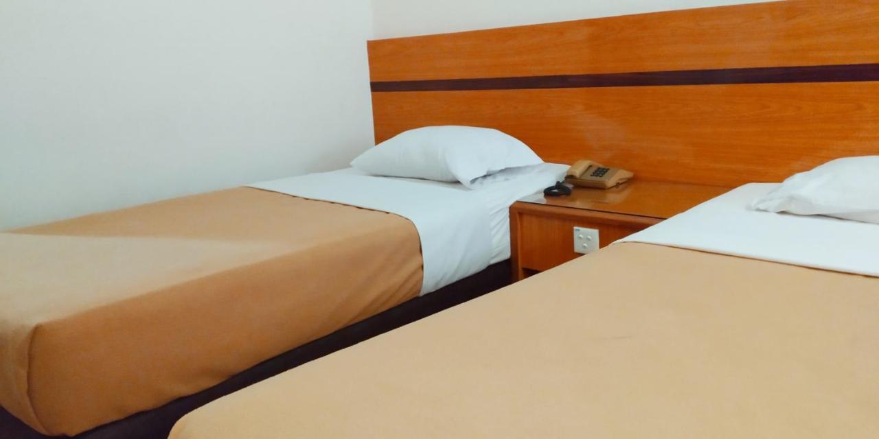 Paradise Hotel タンジュン・ピナン エクステリア 写真