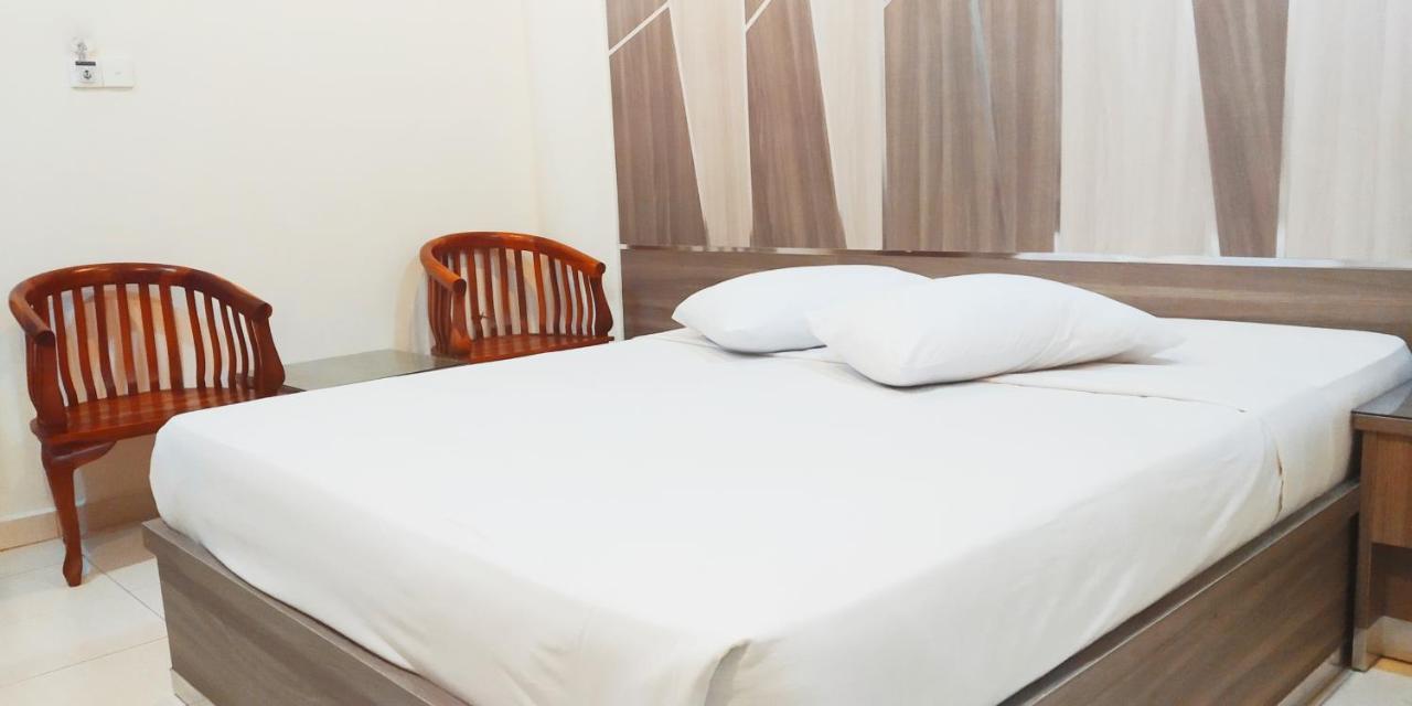 Paradise Hotel タンジュン・ピナン エクステリア 写真