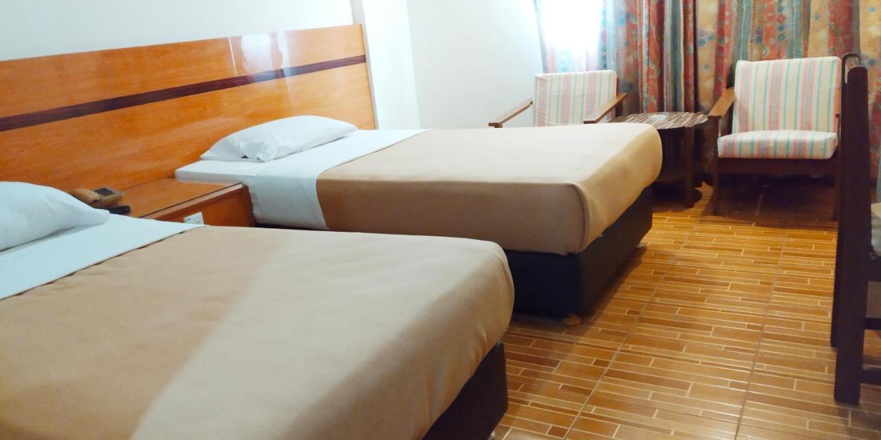Paradise Hotel タンジュン・ピナン エクステリア 写真
